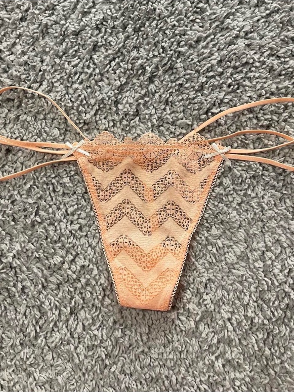 PINK Victoria's Secret Peach Lace Chevron V-String Thong  NWT